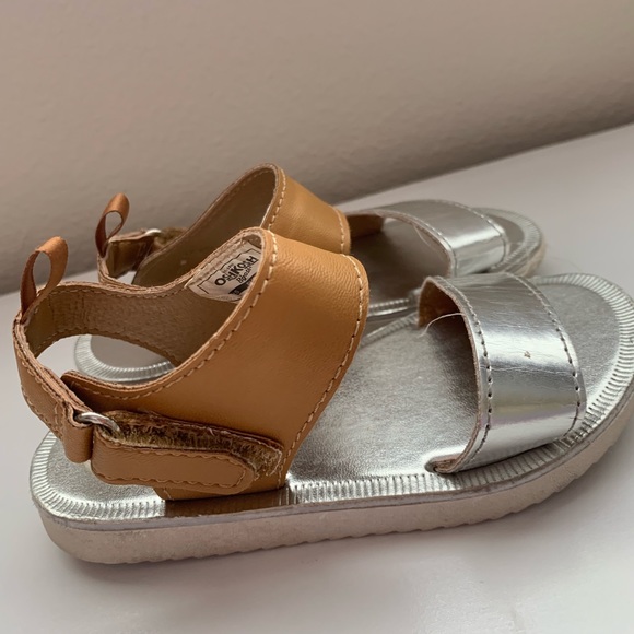 Oshkosh size 7t sandals - Picture 2 of 6